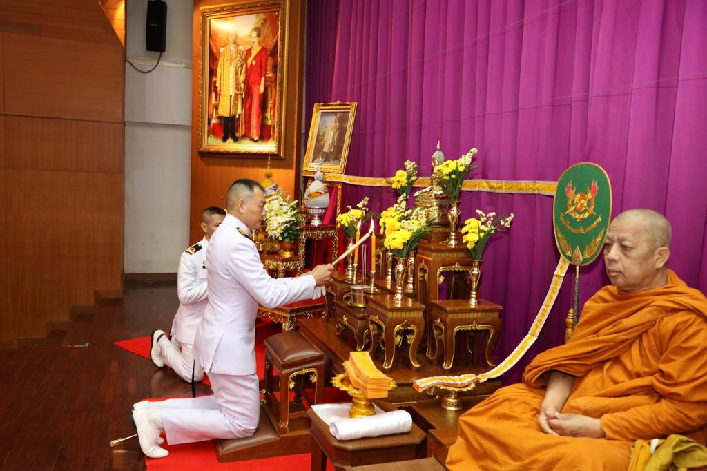 พิธีเจริญพระพุทธมนต์ เนื่องในวันคล้ายวันพระบรมราชสมภพ พระบาทสมเด็จพระบรมชนกาธิเบศร มหาภูมิพลอดุลยเดชมหาราช บรมนาถบพิตร 